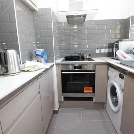 Image 2 - Dundalk House, Clark Street, St. George in the East, London, E1 3EU, United Kingdom - Apartment for rent