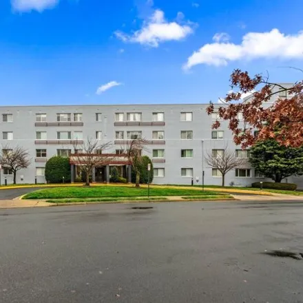 Rent this 1 bed condo on Stratton House Condominiums in 3601 5th Street South, Arlington