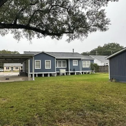 Image 3 - 323 4th Street, Abbeville, LA 70510, USA - House for sale