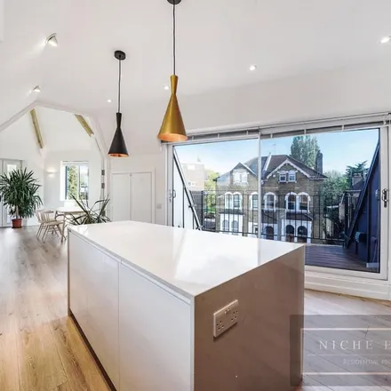 Rent this 3 bed apartment on Dollis Road in London, N3 1RG