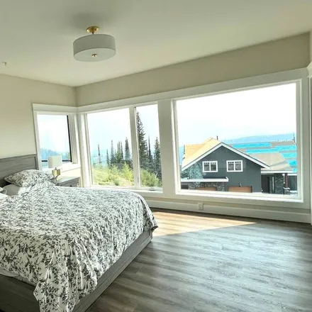 Rent this 5 bed house on Vernon in BC V1B 3M1, Canada