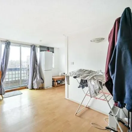 Image 1 - Leith Towers, Grange Vale, London, SM2 5BX, United Kingdom - Apartment for rent