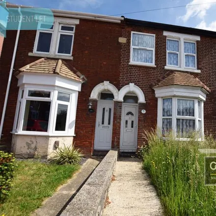 Rent this 5 bed townhouse on 114 Mayfield Road in Glen Eyre, Southampton