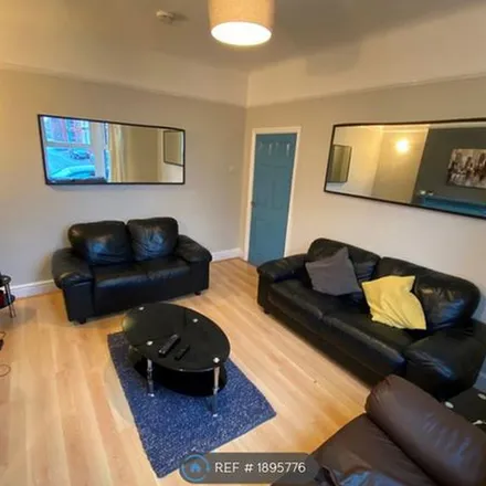 Rent this 4 bed townhouse on Earlsfield Road in Liverpool, L15 5BG