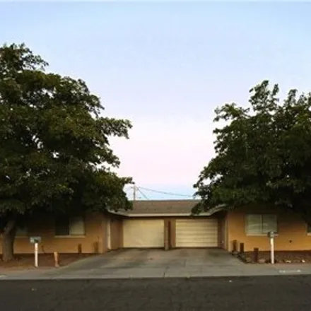 Buy this studio house on 2005 Wickieup Avenue in Kingman, AZ 86401