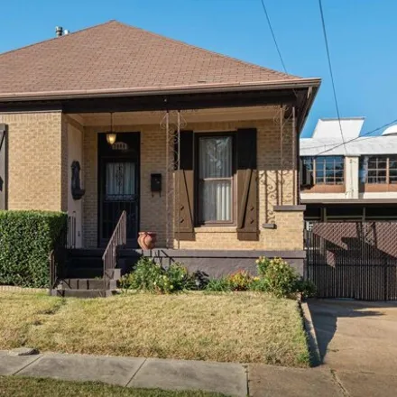 Buy this 2 bed house on 2038 Elzey Avenue in Lenox, Memphis