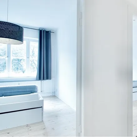 Rent this 2 bed room on Retzbacher Weg 74 in 13189 Berlin, Germany