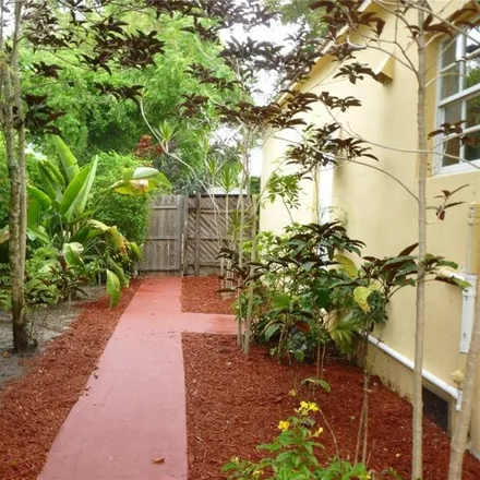 Image 2 - 860 Northeast 123rd Street, North Miami, FL 33161, USA - House for sale