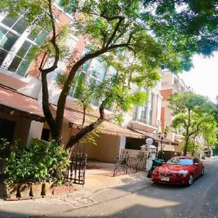 Image 1 - Noble Solo, Soi Sukhumvit 55, Vadhana District, Bangkok 10110, Thailand - Townhouse for rent