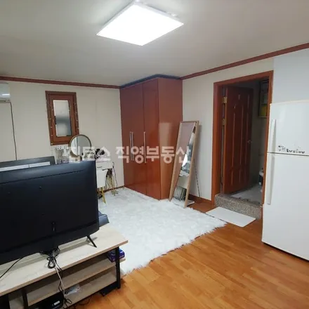 Rent this studio apartment on 서울특별시 송파구 송파동 85-15