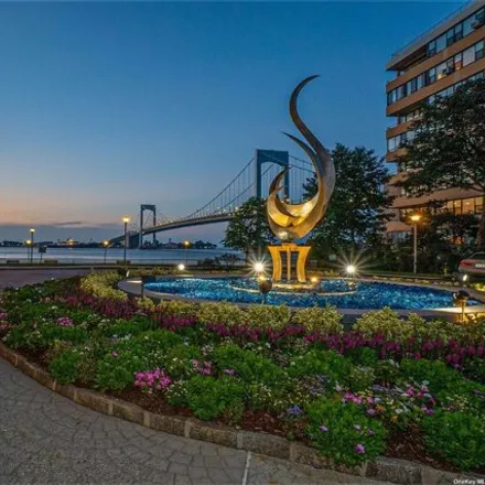 Image 1 - 166-25 Powells Cove Boulevard, New York, NY 11357, USA - Apartment for sale
