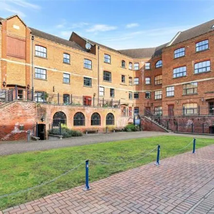 Rent this 2 bed apartment on Whitefriars Wharf in Tonbridge, TN9 1QP