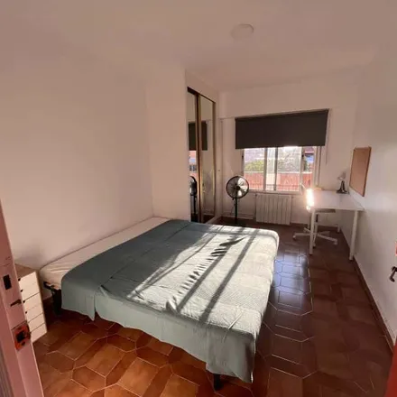 Rent this 3 bed room on Carrer de Fra Pere Vives in 3, 46009 Valencia
