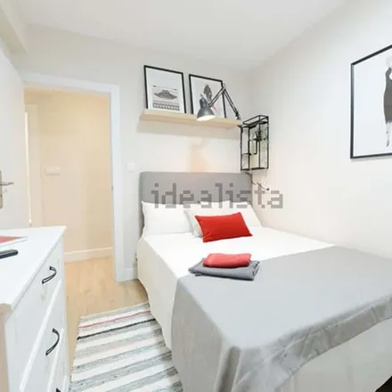 Rent this 4 bed room on Santutxu kalea in 34, 48004 Bilbao