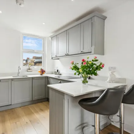 Image 3 - 9 Purves Road, London, NW10 5SU, United Kingdom - Apartment for sale
