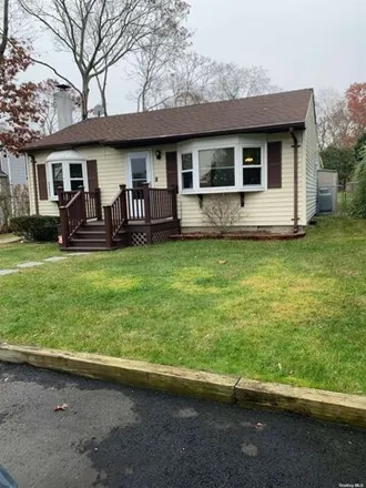 Buy this 2 bed house on 62 Squiretown Road in Southampton, Hampton Bays