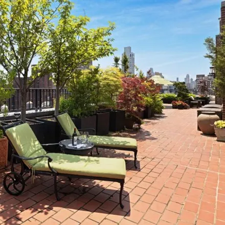 Image 2 - 101 East 93rd Street, New York, NY 10128, USA - Apartment for sale