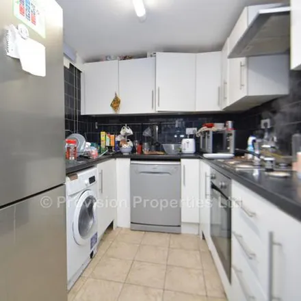 Image 4 - Archery Street, Leeds, LS2 9AS, United Kingdom - Townhouse for rent