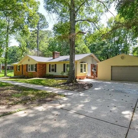 Buy this 3 bed house on 3201 Oscar Dr in Matthews, North Carolina