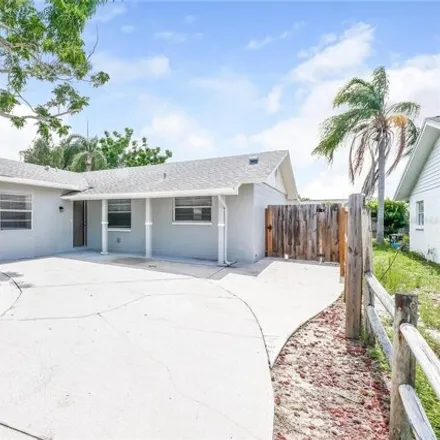 Rent this 4 bed house on 1737 Stonehaven Way in Tarpon Springs, FL 34689