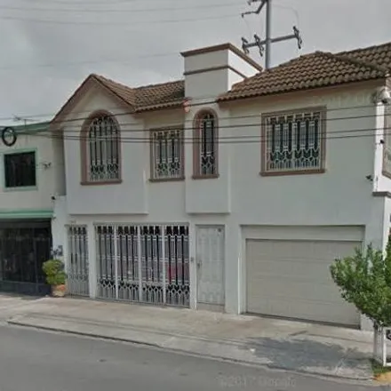 Buy this 6 bed house on Oxxo in Avenida Calzada Unión, Hacienda Los Morales 3°