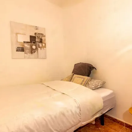 Rent this 1 bed apartment on Mi Dentista in Carrer de Blai, 45
