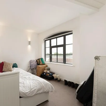 Image 7 - Warple Way, London, W3 0RX, United Kingdom - Apartment for rent