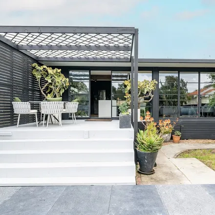 Image 2 - Livingstone Avenue, Botany NSW 2019, Australia - Apartment for rent