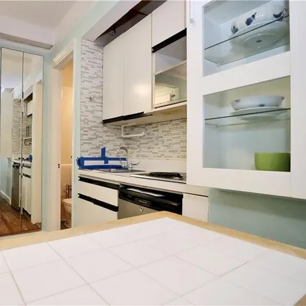 Image 6 - Tudor Tower, 25 Tudor City Place, New York, NY 10017, USA - Condo for sale