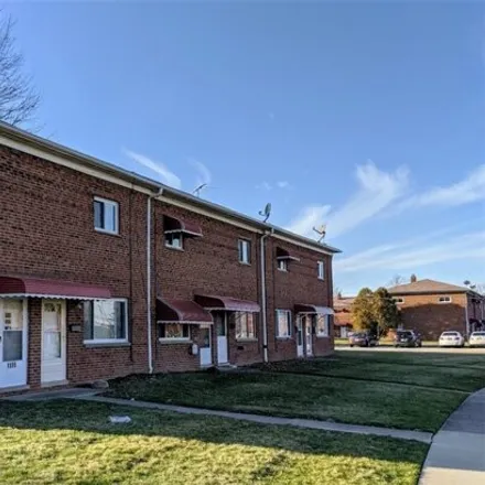 Rent this 2 bed condo on 1624 Ridgewick Drive in Wickliffe, OH 44092