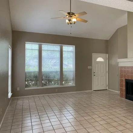 Image 3 - 718 Meadow Top Drive, Converse, TX 78109, USA - Loft for rent