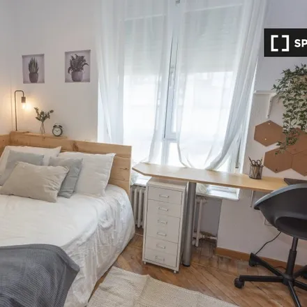 Rent this 6 bed room on Avenida de Filipinas in 28003 Madrid, Spain