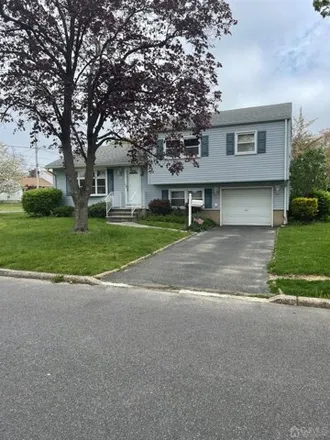 Buy this 3 bed house on 92 Barbara Avenue in Spotswood, Middlesex County