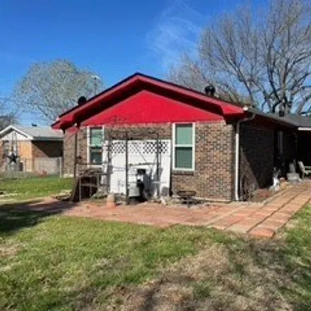 Buy this 3 bed house on 921 South Andrews Avenue in Sherman, TX 75090