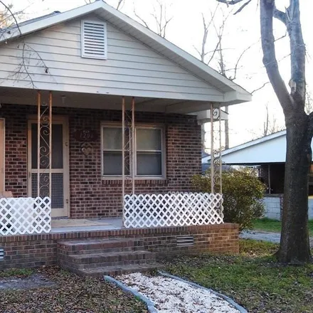 Rent this 3 bed house on 1206 Friendly Avenue in Oakdale, New Bern