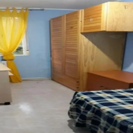 Rent this 3 bed room on Calle de Hinojosa del Duque in 22, 28037 Madrid