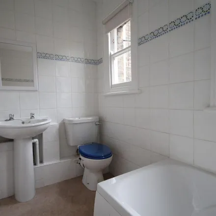 Image 4 - 150 Cherry Hinton Road, Cambridge, CB1 7AJ, United Kingdom - Apartment for rent