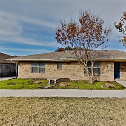 Buy this 4 bed house on 175 Creek Courts Drive in Trophy Club, TX 76262