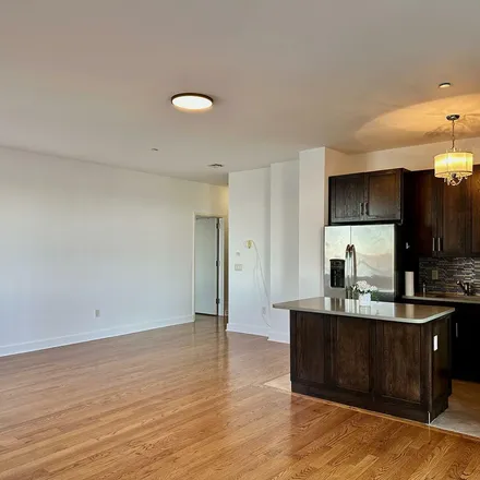 Rent this 3 bed apartment on 90 Bay Street Landing in New York, NY 10301