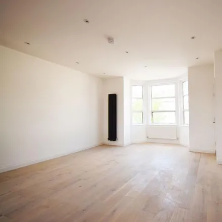 Image 2 - 14 Park Road, London, NW4 3PH, United Kingdom - Apartment for rent