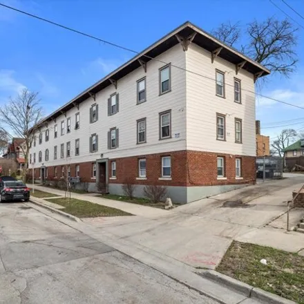 Buy this studio house on 3303 in 3311 West Juneau Avenue, Milwaukee
