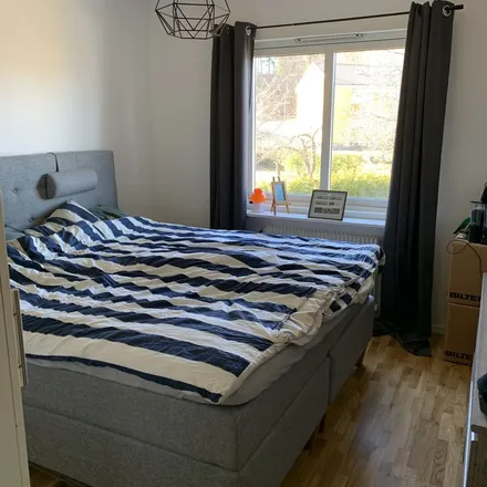 Rent this 3 bed apartment on Grenadjärsgatan in 591 60 Motala, Sweden