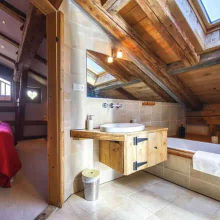 Rent this 6 bed house on 74340 Samoëns