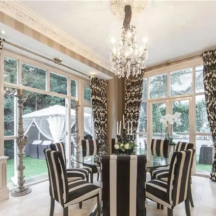 Rent this 6 bed apartment on 71 Frognal in London, NW3 6XD