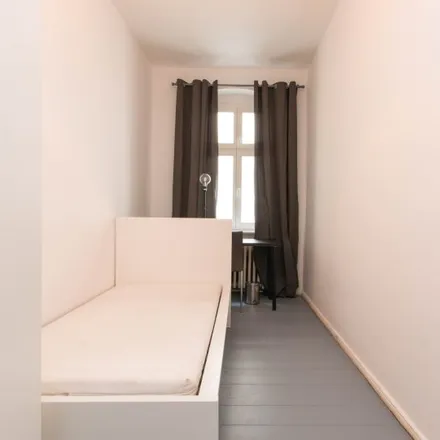 Rent this 4 bed room on Gieselerstraße 4 in 10713 Berlin, Germany