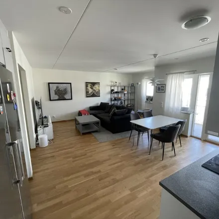Rent this 3 bed apartment on Ättehögsgatan 1C in 416 74 Gothenburg, Sweden