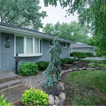 Image 6 - 10112 Chicago Avenue South, Bloomington, MN 55420, USA - House for sale