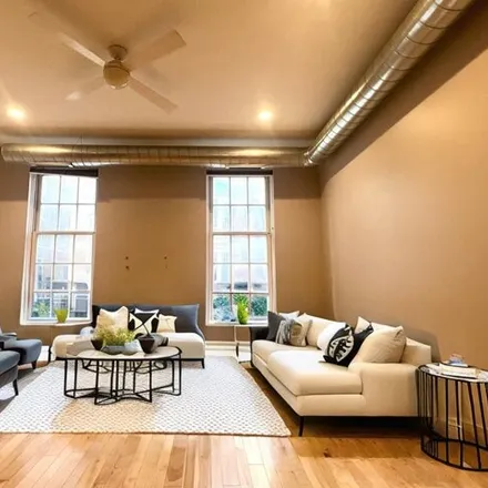 Rent this 3 bed apartment on M&T Bank in 117 South 18th Street, Philadelphia