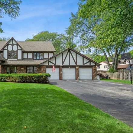 Buy this 6 bed house on 2826 North Elm Lane in Arlington Heights, IL 60004