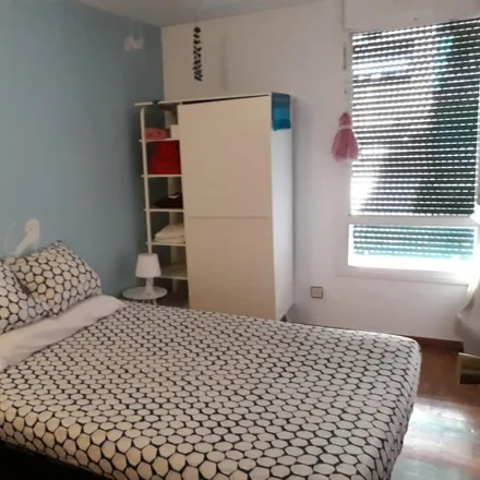 Rent this 3 bed room on Passeig de Lluís Companys in 2, 08018 Barcelona